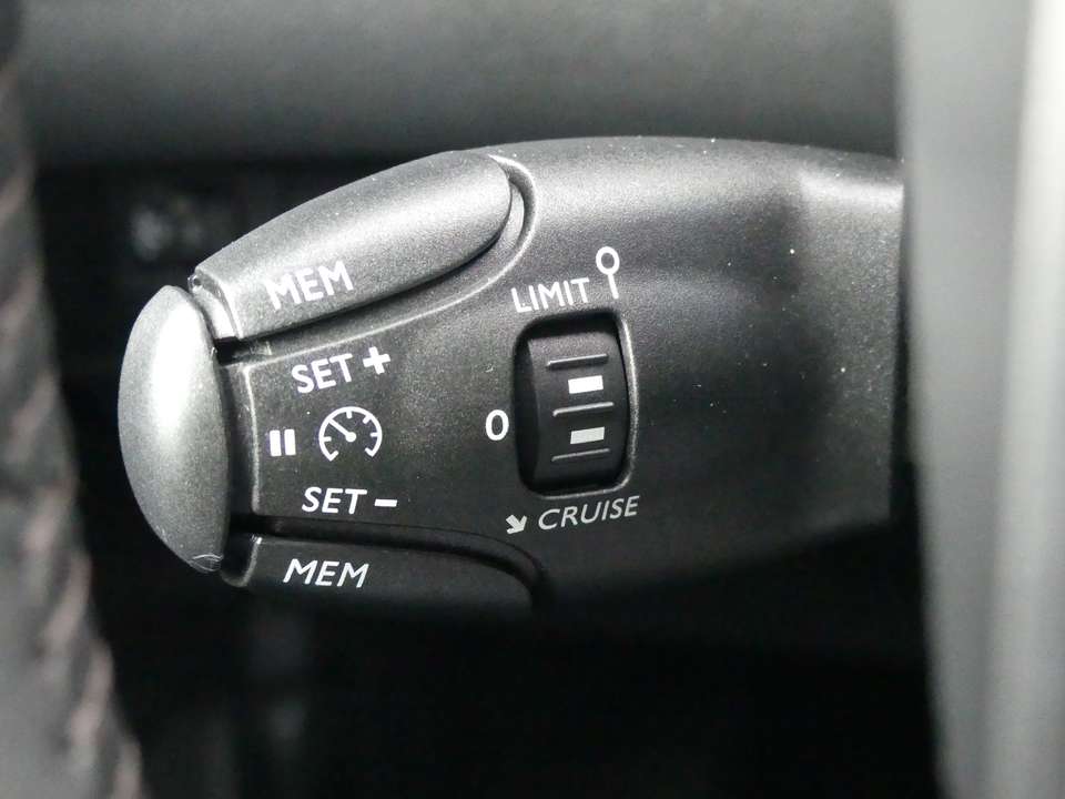 Peugeot e-208 - Imagem 13