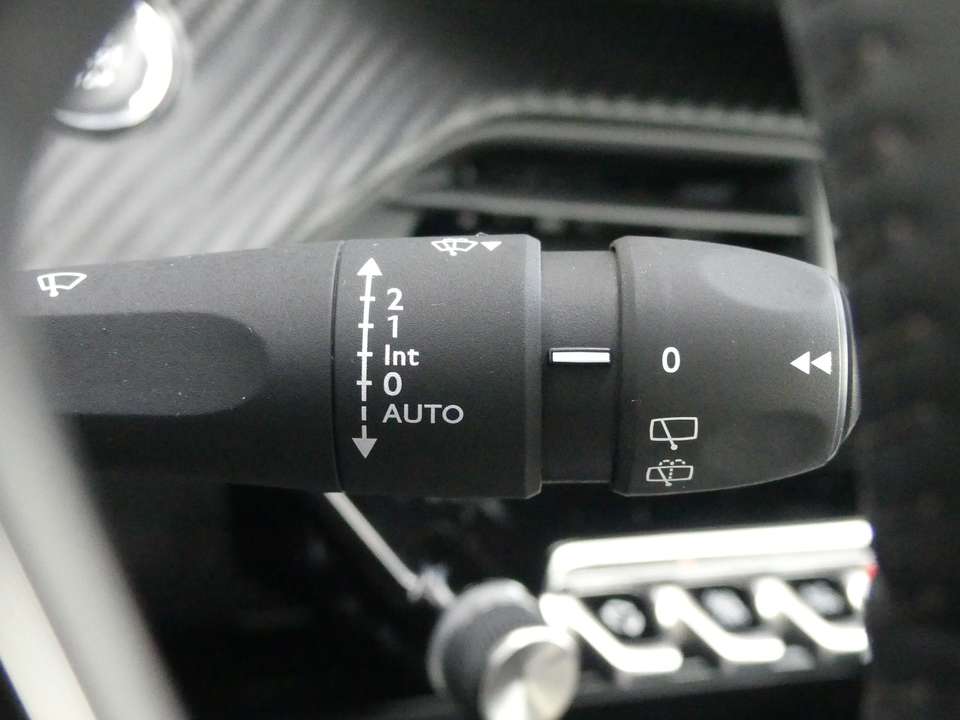 Peugeot e-208 - Imagem 14
