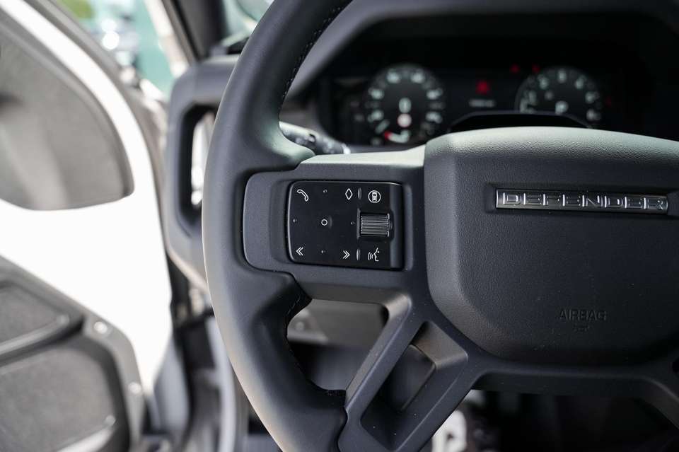 Land Rover Defender - Imagem 11
