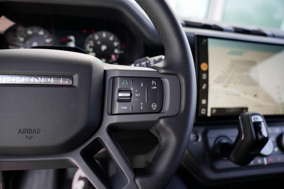 Land Rover Defender - Imagem 12