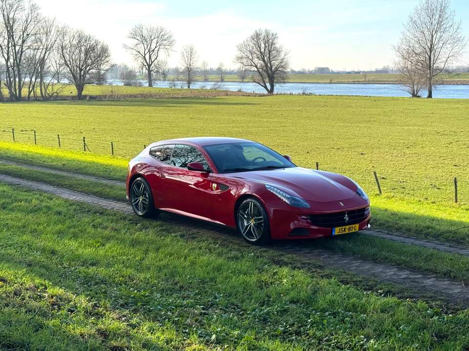 Ferrari FF - Imagem 1