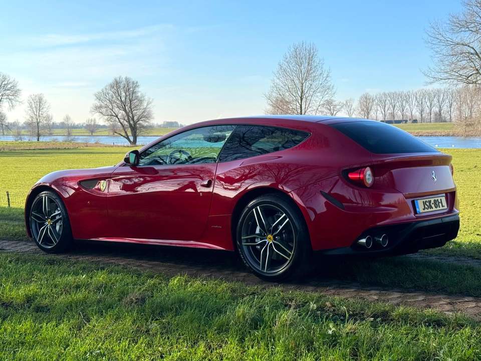 Ferrari FF - Imagem 2