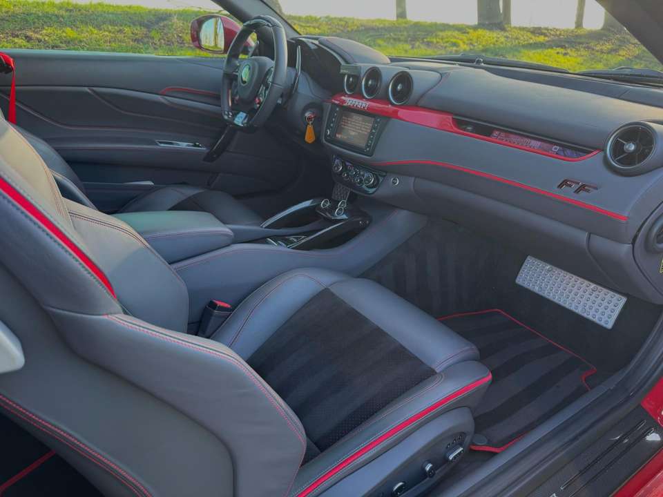 Ferrari FF - Imagem 5