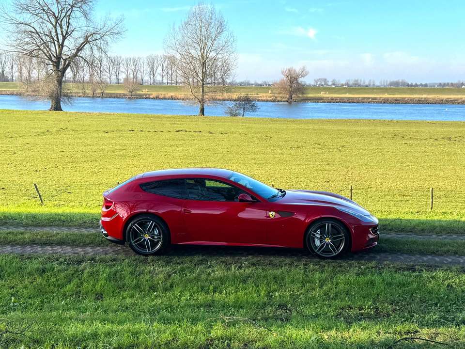 Ferrari FF - Imagem 6
