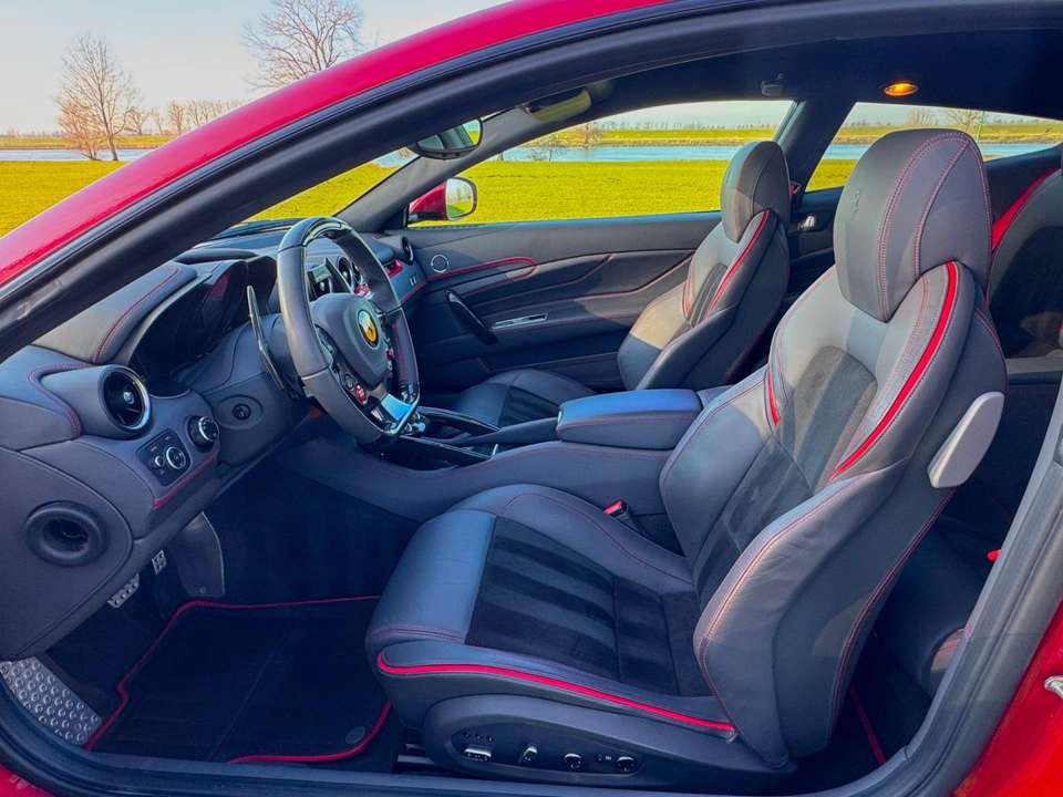 Ferrari FF - Imagem 7