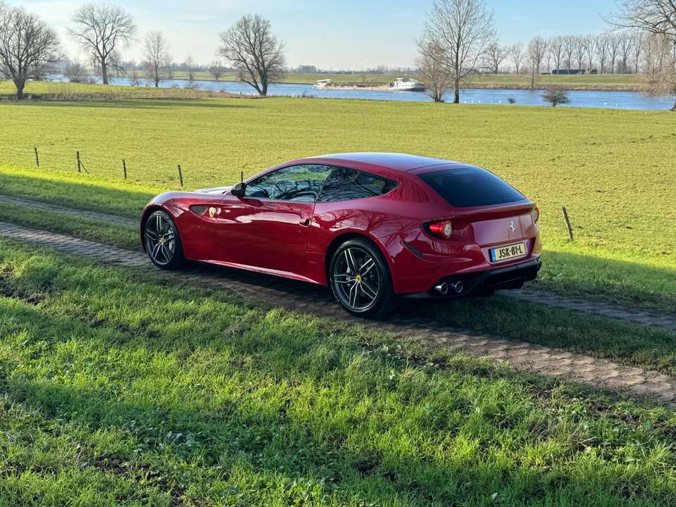 Ferrari FF - Imagem 9