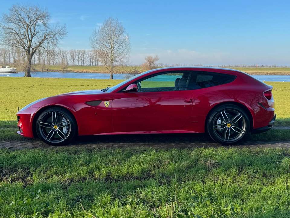 Ferrari FF - Imagem 10
