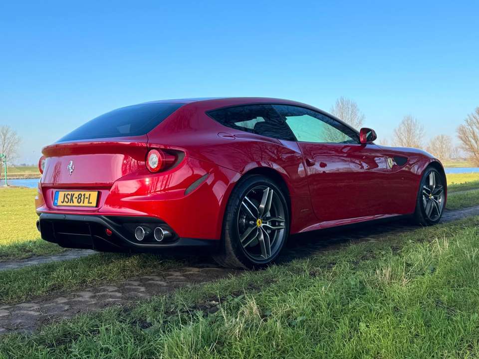 Ferrari FF - Imagem 13