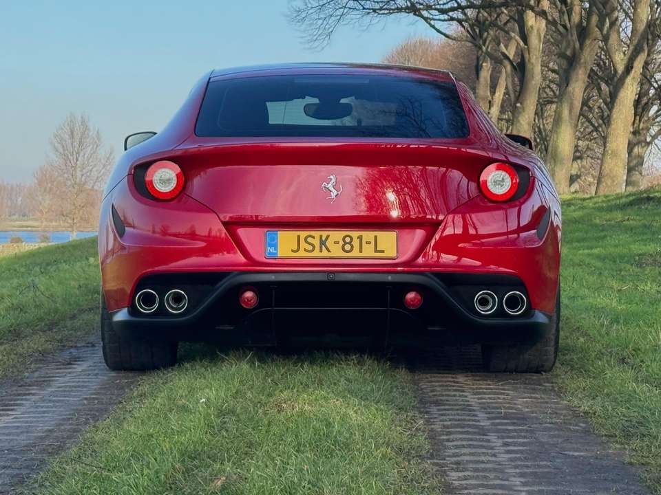 Ferrari FF - Imagem 17