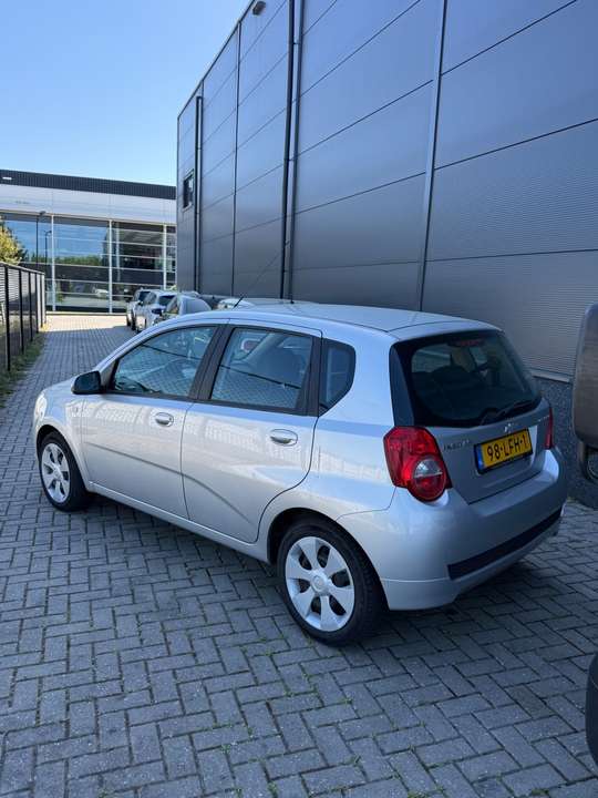 Chevrolet Aveo - Imagem 3