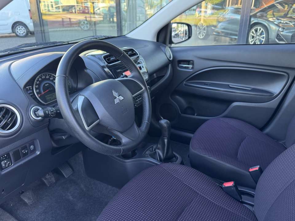 Mitsubishi Space Star - Imagem 7