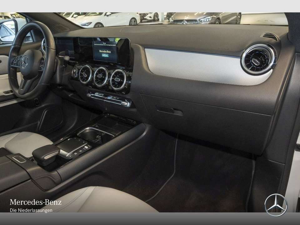 Mercedes-Benz GLA 180 - Imagem 8