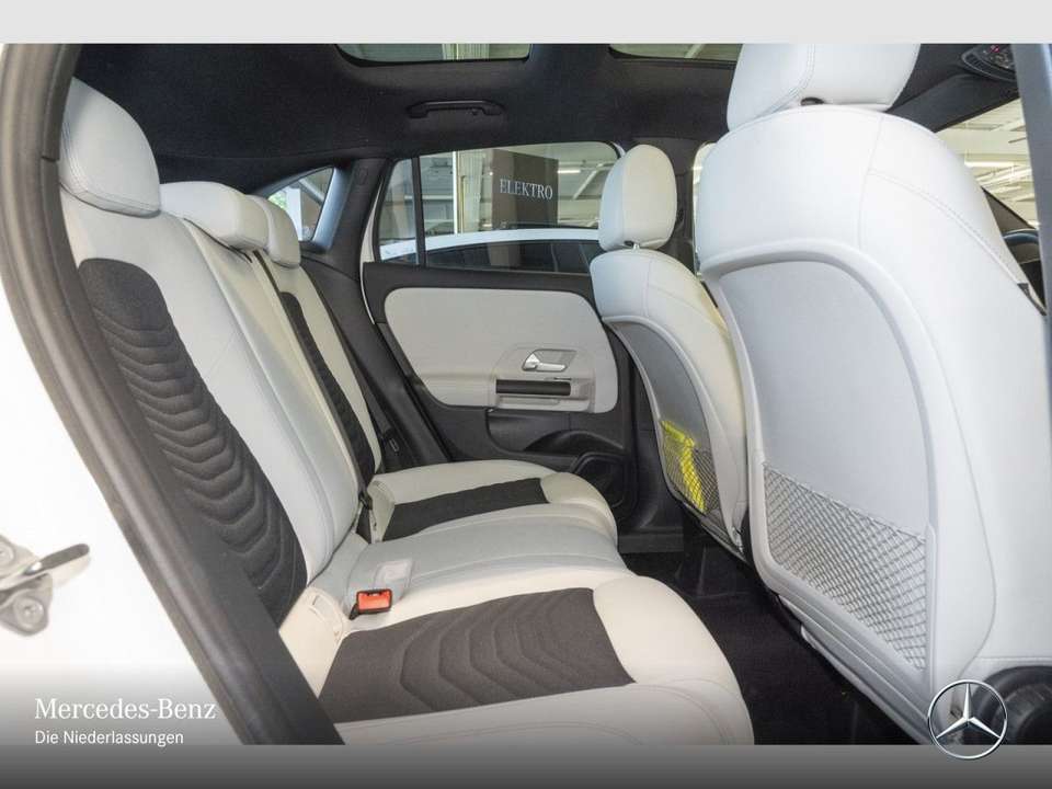 Mercedes-Benz GLA 180 - Imagem 11
