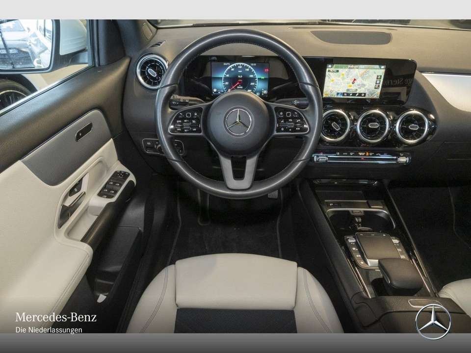 Mercedes-Benz GLA 180 - Imagem 12