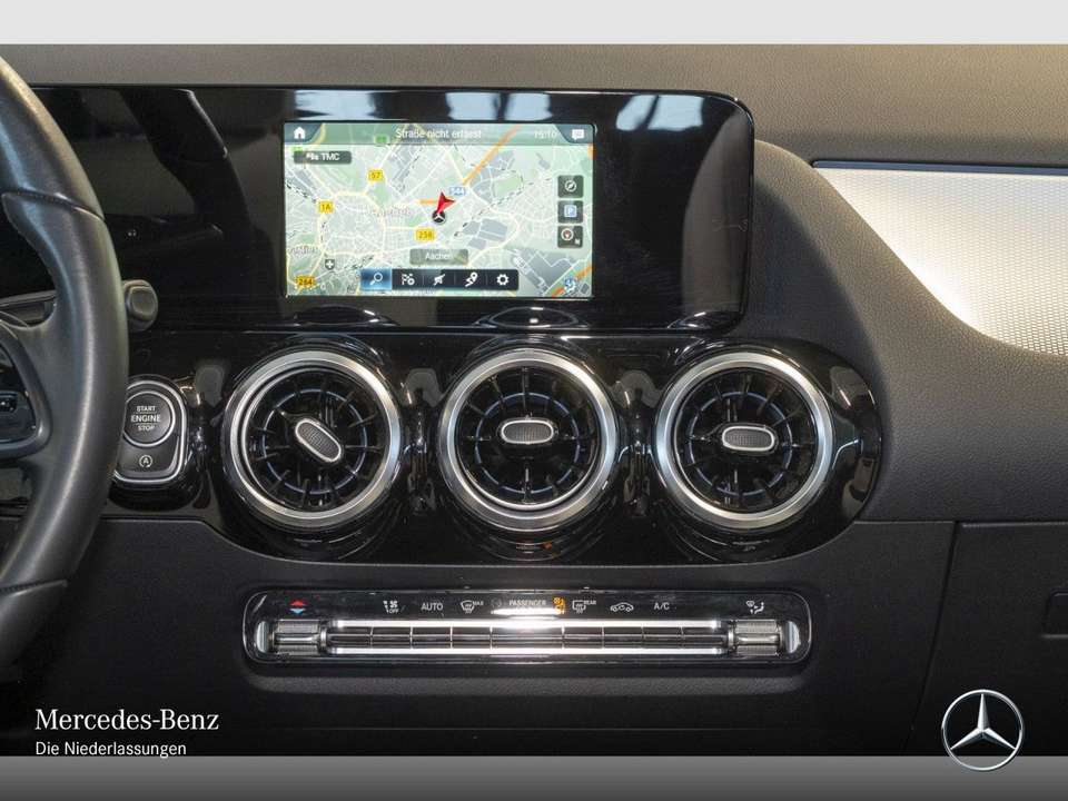 Mercedes-Benz GLA 180 - Imagem 14