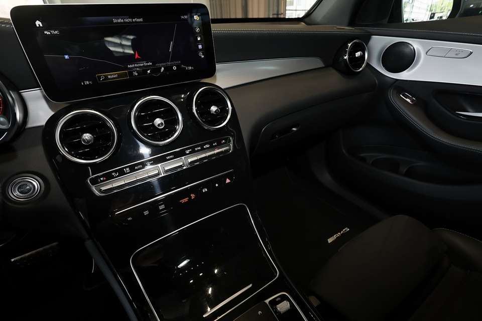 Mercedes-Benz GLC 200 - Imagem 9