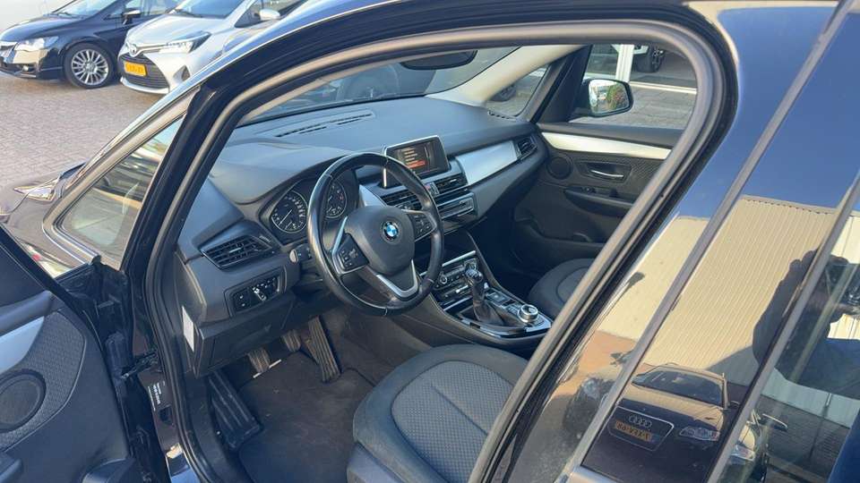 BMW 216 - Imagem 7