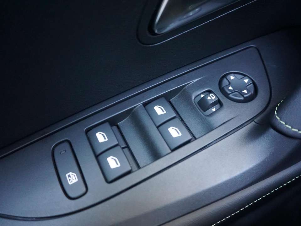 Peugeot e-2008 - Imagem 11