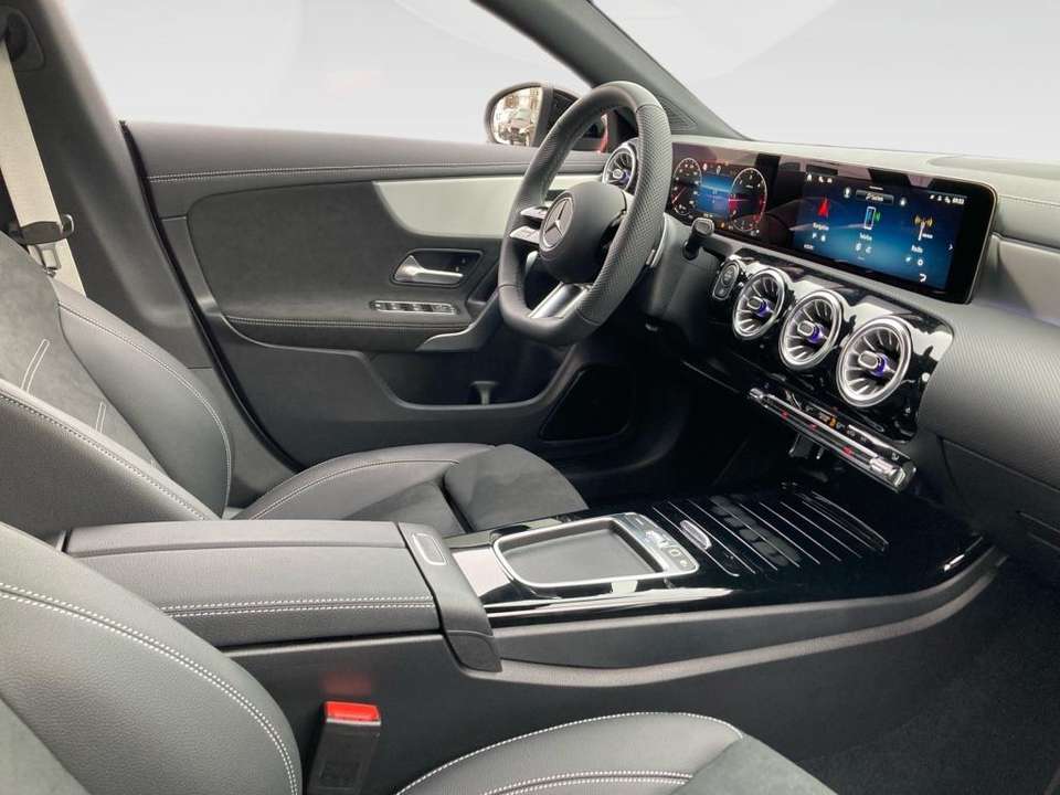 Mercedes-Benz CLA 220 - Imagem 10