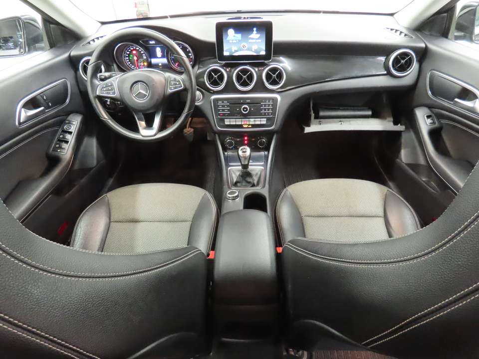 Mercedes-Benz CLA 180 - Imagem 5