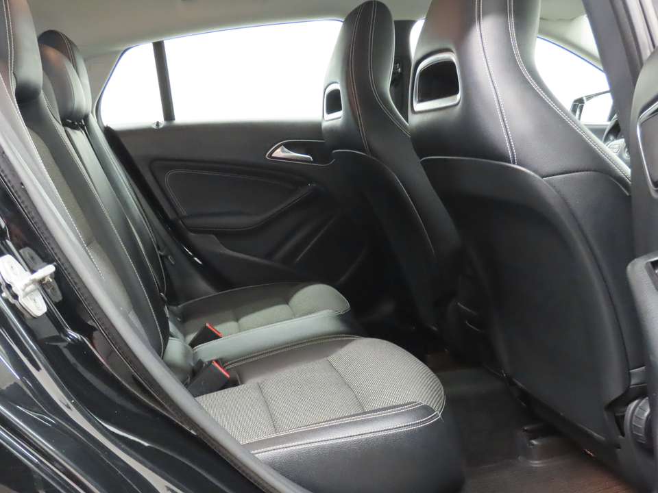 Mercedes-Benz CLA 180 - Imagem 8