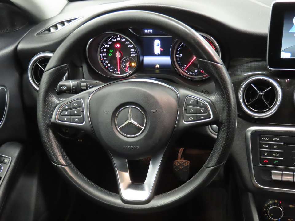 Mercedes-Benz CLA 180 - Imagem 9