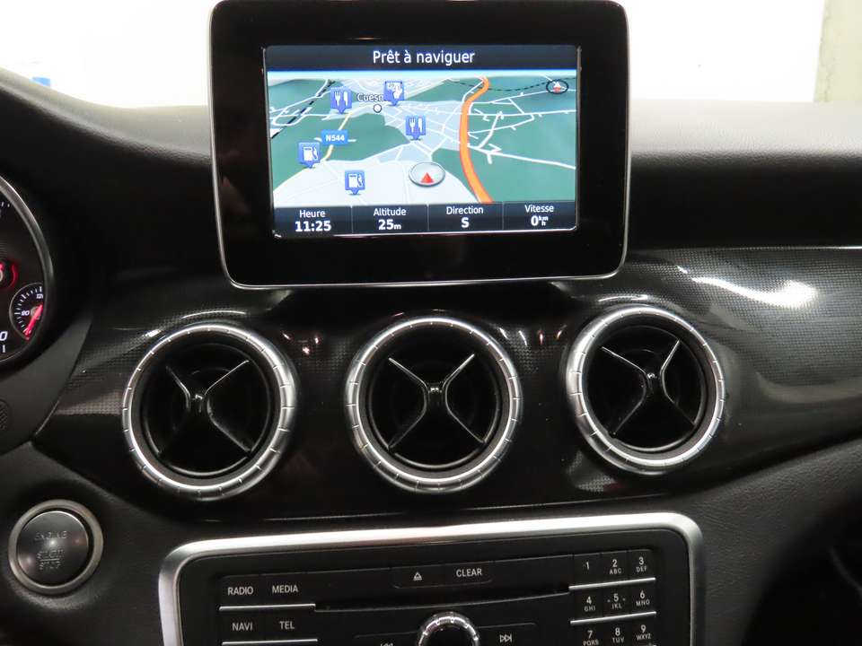 Mercedes-Benz CLA 180 - Imagem 10