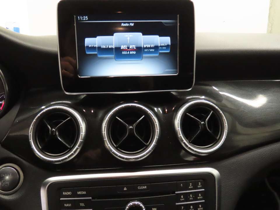 Mercedes-Benz CLA 180 - Imagem 11