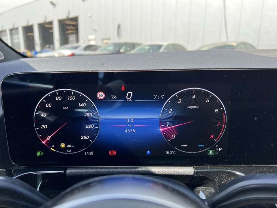 Mercedes-Benz GLA 180 - Imagem 8