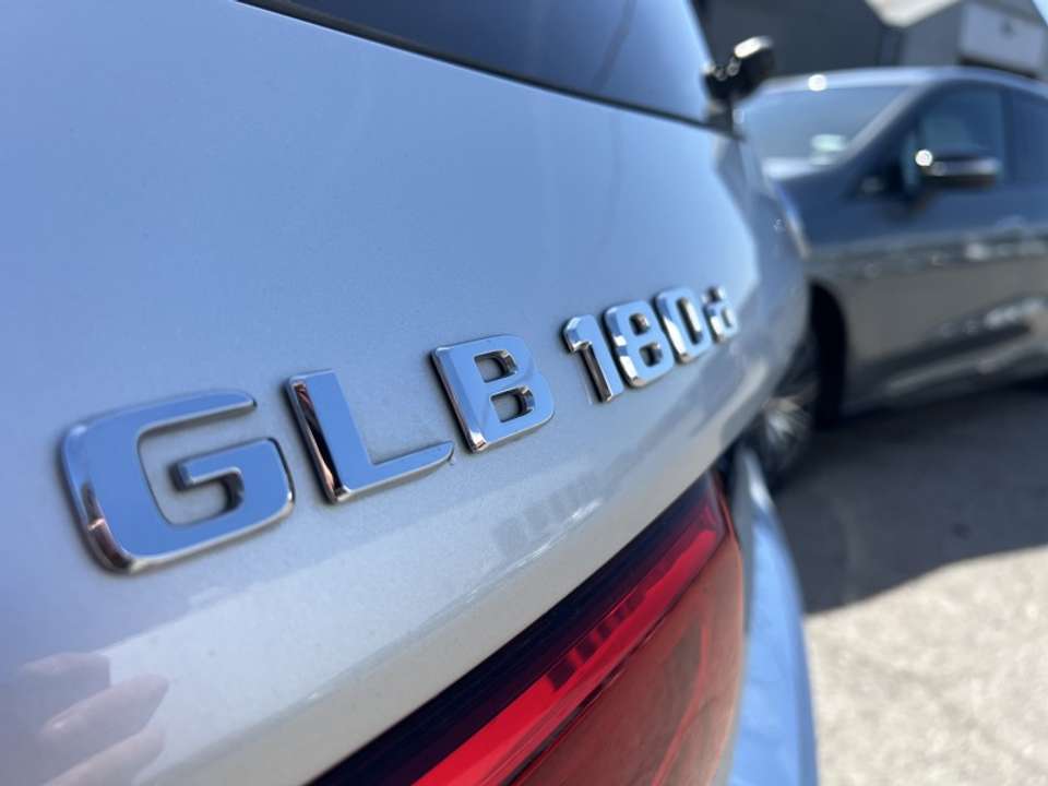 Mercedes-Benz GLB 180 - Imagem 11