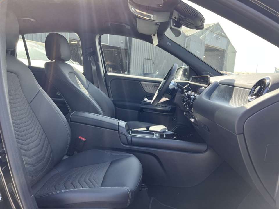 Mercedes-Benz GLA 180 - Imagem 11