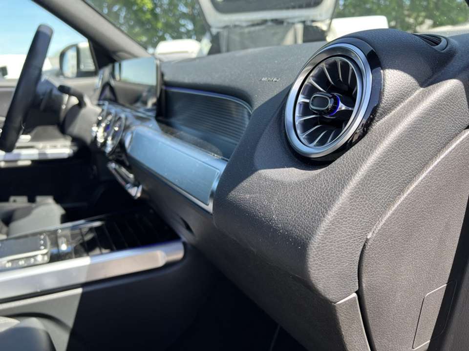 Mercedes-Benz GLB 180 - Imagem 12