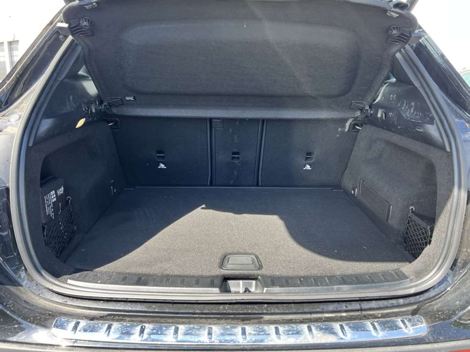 Mercedes-Benz GLA 180 - Imagem 14