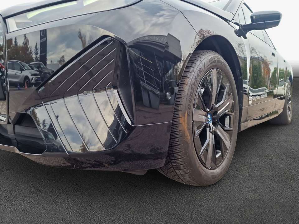 BMW iX - Imagem 7