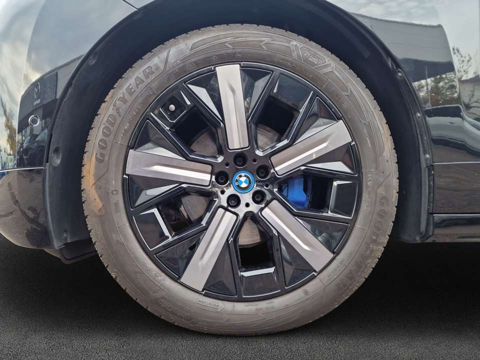 BMW iX - Imagem 8