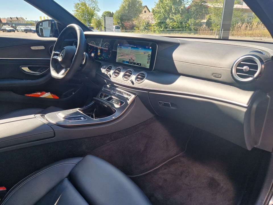 Mercedes-Benz E 300 - Imagem 10