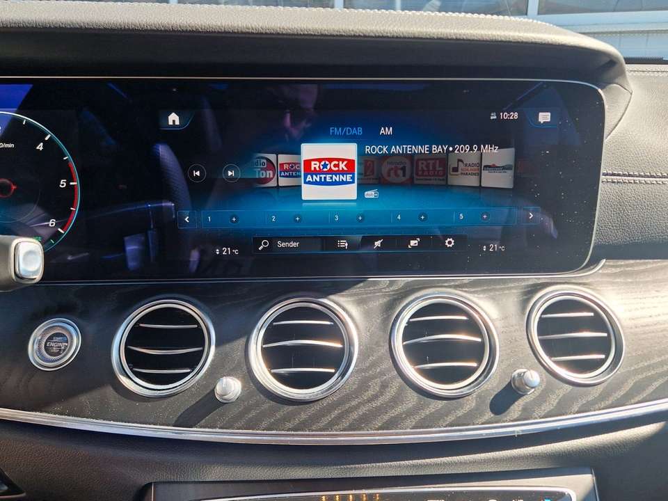 Mercedes-Benz E 300 - Imagem 13