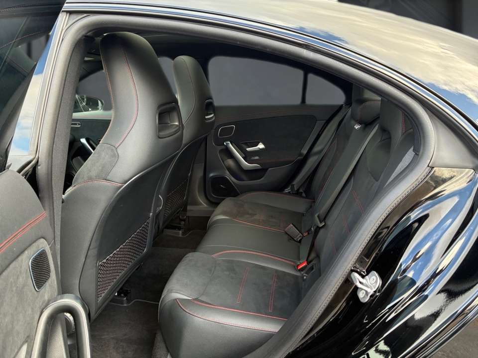 Mercedes-Benz CLA 45 AMG - Imagem 8