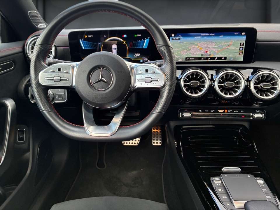 Mercedes-Benz CLA 45 AMG - Imagem 9