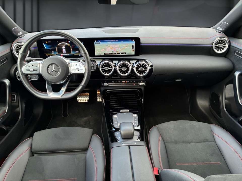 Mercedes-Benz CLA 45 AMG - Imagem 10