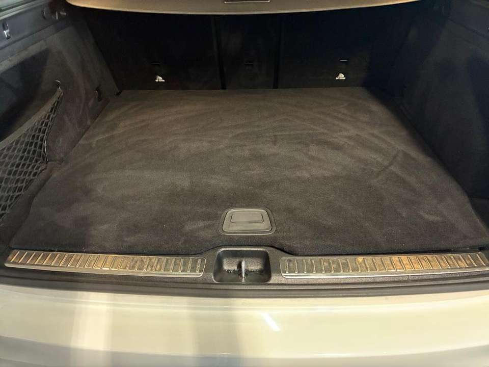 Mercedes-Benz GLC 300 - Imagem 12