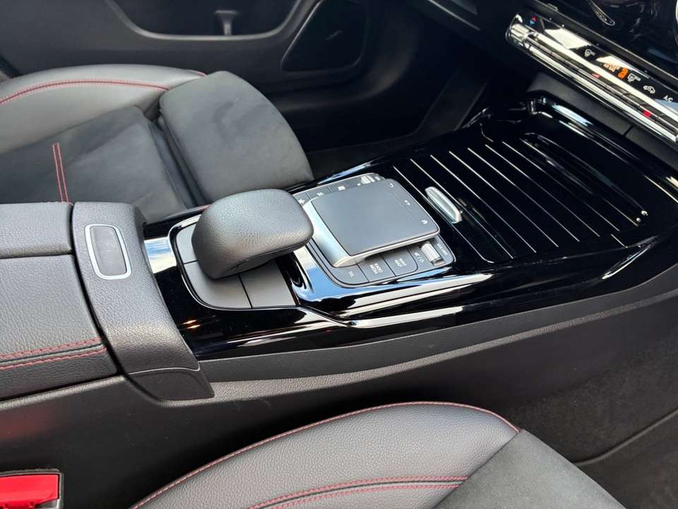 Mercedes-Benz CLA 45 AMG - Imagem 13