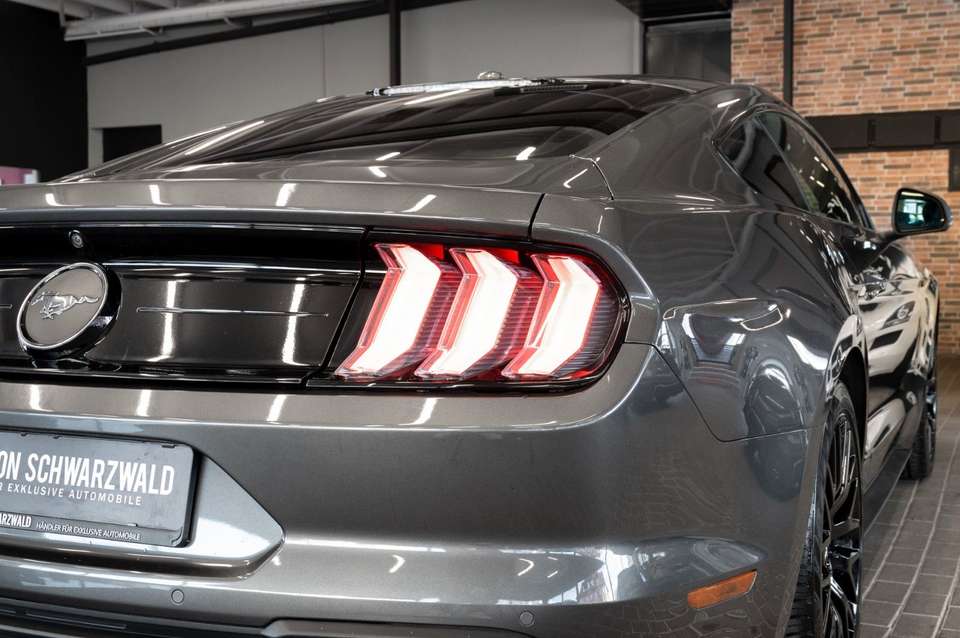 Ford Mustang - Imagem 8
