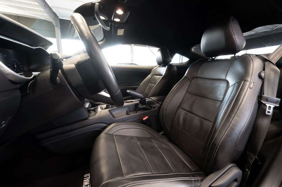 Ford Mustang - Imagem 12