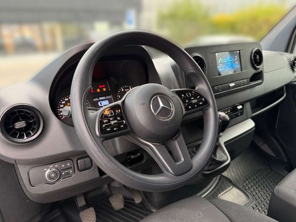 Mercedes-Benz Sprinter - Imagem 13