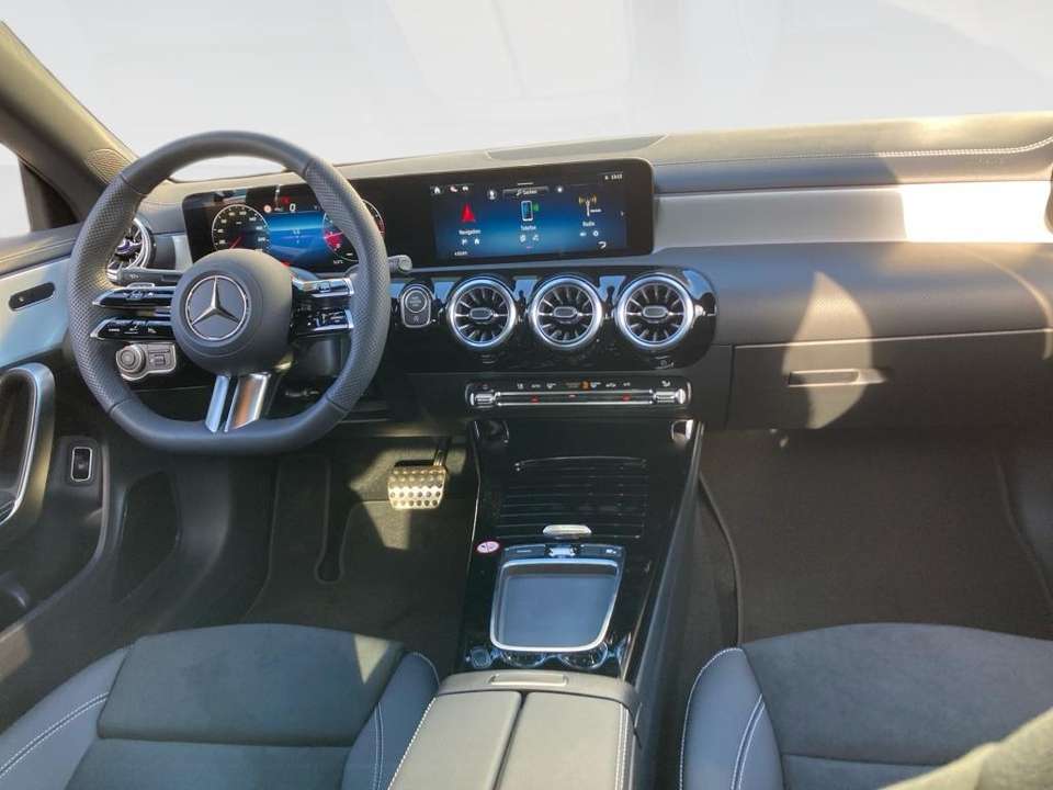 Mercedes-Benz CLA 180 - Imagem 8