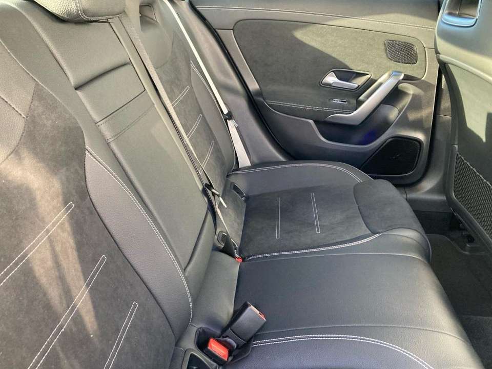Mercedes-Benz CLA 180 - Imagem 9