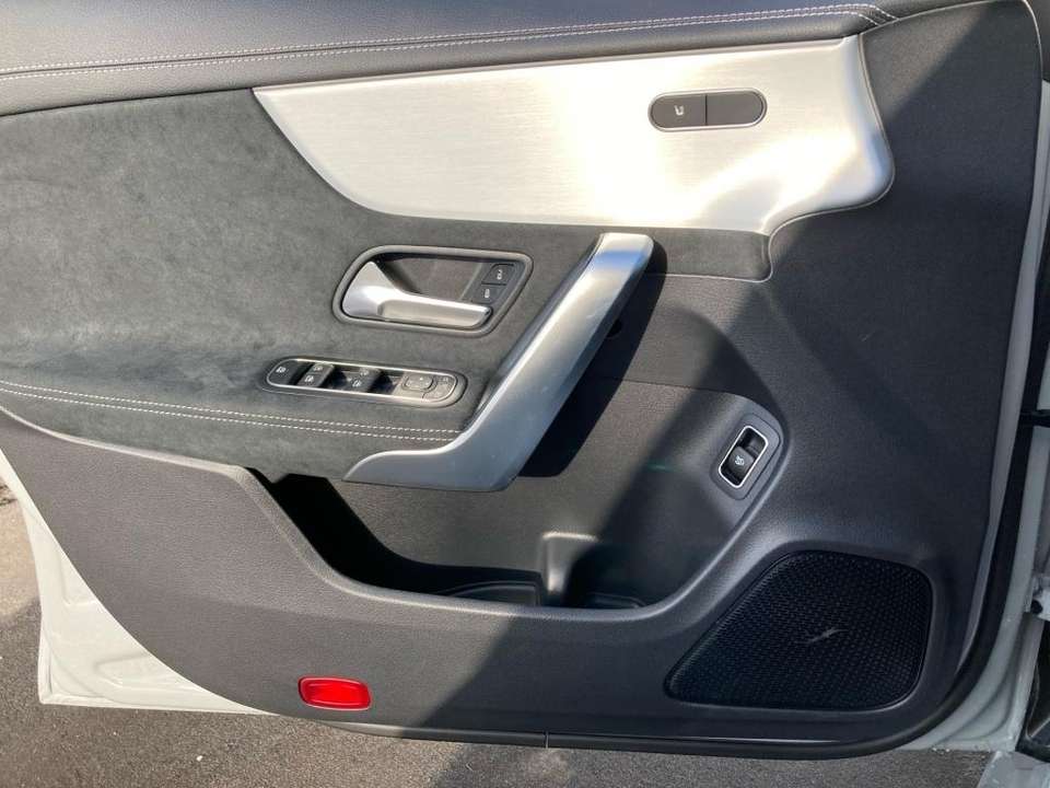 Mercedes-Benz CLA 180 - Imagem 15