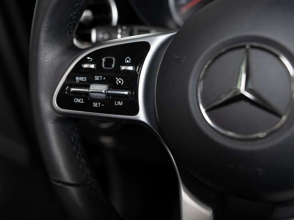 Mercedes-Benz GLC 300 - Imagem 9