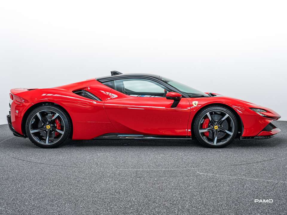 Ferrari SF90 Stradale - Imagem 8